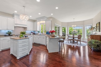 1249 Mary Hill Cir, Hartland, WI 53029