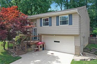26352 Hickory Ln, Olmsted Falls, OH 44138
