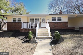 126 N King St, Magnolia, NJ 08049