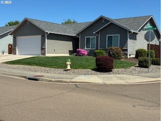 401 Serengeti Dr, Winston, OR 97496