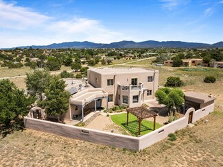 33 Entrada de Santiago, Santa Fe, NM 87508