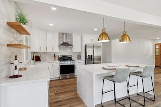1917 Friendly Dr, Vista, CA 92084