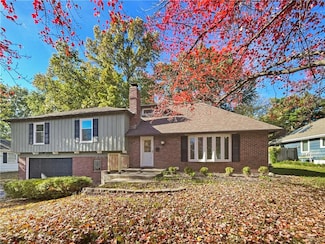 10332 Cherokee Ln, Leawood, KS 66206