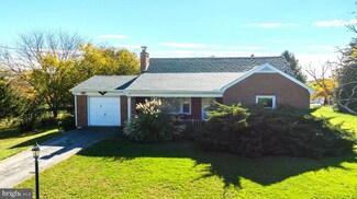 5 Southview Dr, York, PA 17402