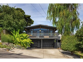 7221 SE Madison St, Portland, OR 97215