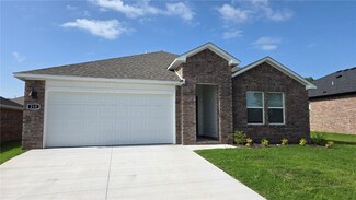 215 Collie Ave, Lowell, AR 72745
