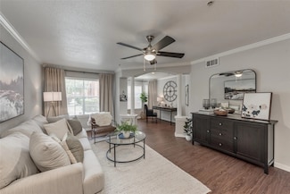 2100 Bering Dr Unit 7-716, Houston, TX 77057