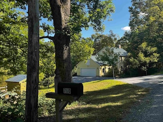 790 Maple Hill Rd, Arlington, VT 05250