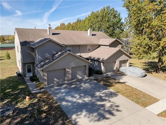 116 NE Greystone Dr, Lees Summit, MO 64086