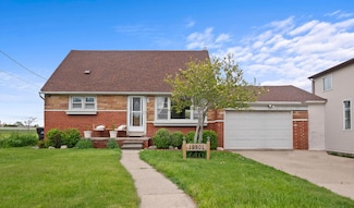 19901 Fenton St, Roseville, MI 48066
