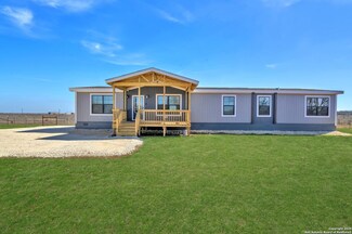 2633 Fm 1332, Jourdanton, TX 78069