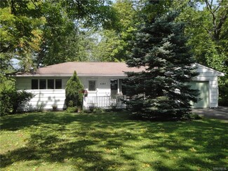 4284 Quinby Dr, Hamburg, NY 14075