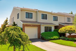 10 Hidden Harbor Dr Unit 10, Babylon, NY 11702