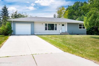 313 Golf Terrace Dr, Crookston, MN 56716