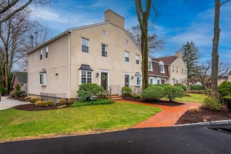 12 Denmark Ln Unit 12, Needham, MA 02492