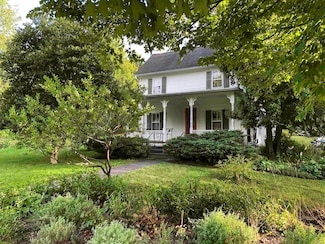 23 Mechanic St, North Bennington, VT 05257