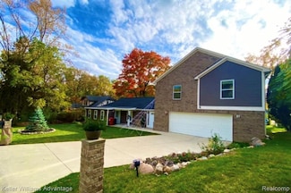 4066 Fieldview Ave, West Bloomfield, MI 48324