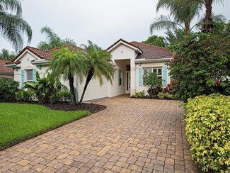 3200 Sundance Cir, Naples, FL 34109