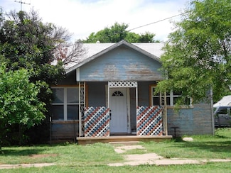 600 W Dale St, Winters, TX 79567