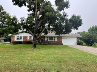 853 Sunset Ave, Marshfield, MO 65706