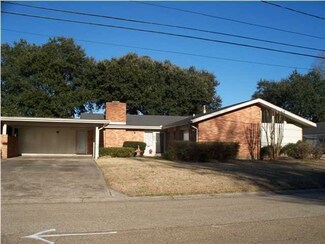 900 Robert Lee Cir, Lafayette, LA 70506