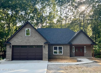 414 Beachwood Dr, Crossville, TN 38558