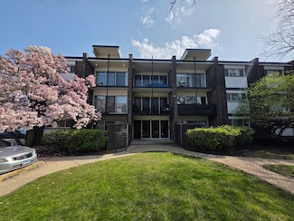 4710 Russett Ln Unit R201, Skokie, IL 60076