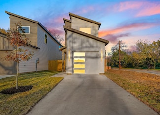 6112 Carlton Garrett St, Dallas, TX 75215