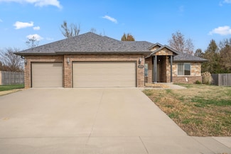 4511 W Cloverleaf Terrace, Battlefield, MO 65619