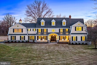 630 S Saratoga Dr, Moorestown, NJ 08057