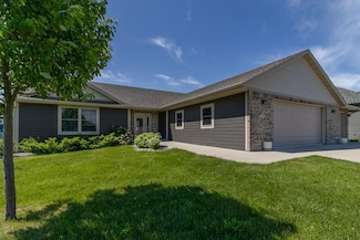 1933 Lexington Ln, North Mankato, MN 56003
