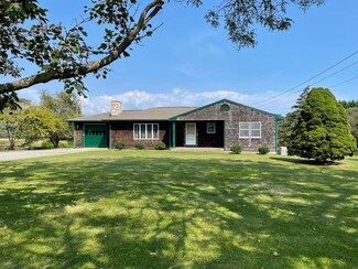 306 W Main Rd, Little Compton, RI 02837