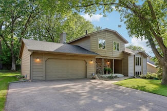 7201 Lakeview Dr, Bloomington, MN 55438