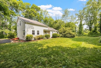 20 Olofson Dr, Bourne, MA 02536