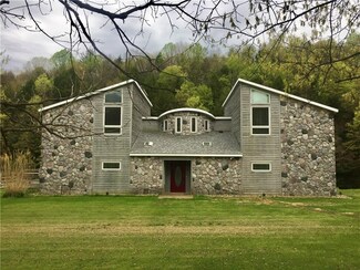 9089 State Route 85, Dayton, PA 16222