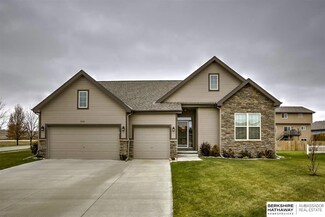 2111 Titan Springs Dr, Papillion, NE 68133