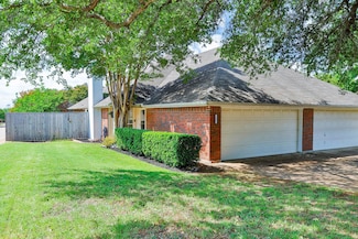 101 Canterbury St, Euless, TX 76039