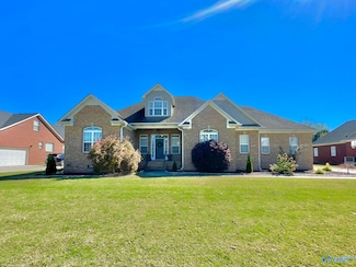 228 Twin Lakes Dr, New Market, AL 35761