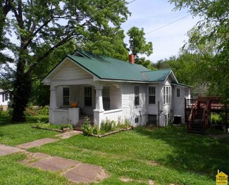 470 Locust St, Osceola, MO 64776