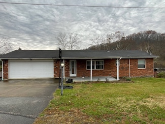 105 Lincoln Heights, Alum Creek, WV 25003