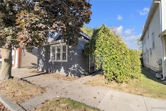 247 Oliver St, North Tonawanda, NY 14120