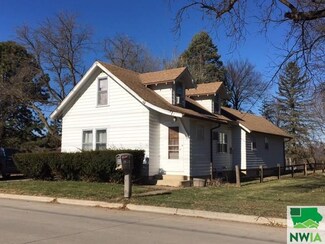 712 Walnut St Unit St, Cherokee, IA 51012