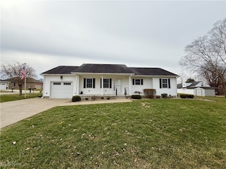 2 Coopers Ln, Williamstown, WV 26187