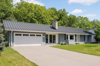3612 W 57th St, Edina, MN 55410