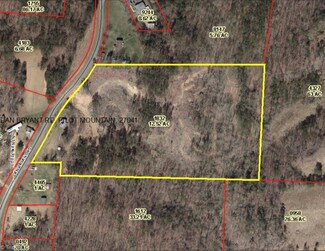 270 Dan Bryant Rd, Pilot Mountain, NC 27041