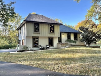 10528 Cherokee Ln, Leawood, KS 66206