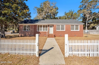 1115 Emmons St, Beaufort, SC 29902