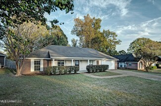146 Live Oaks Blvd, Pearl, MS 39208
