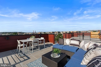 733 8th St SE Unit 302, Washington, DC 20003