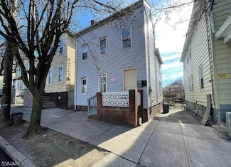 174 Townsend St, New Brunswick, NJ 08901